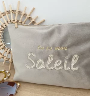 pochette brodée