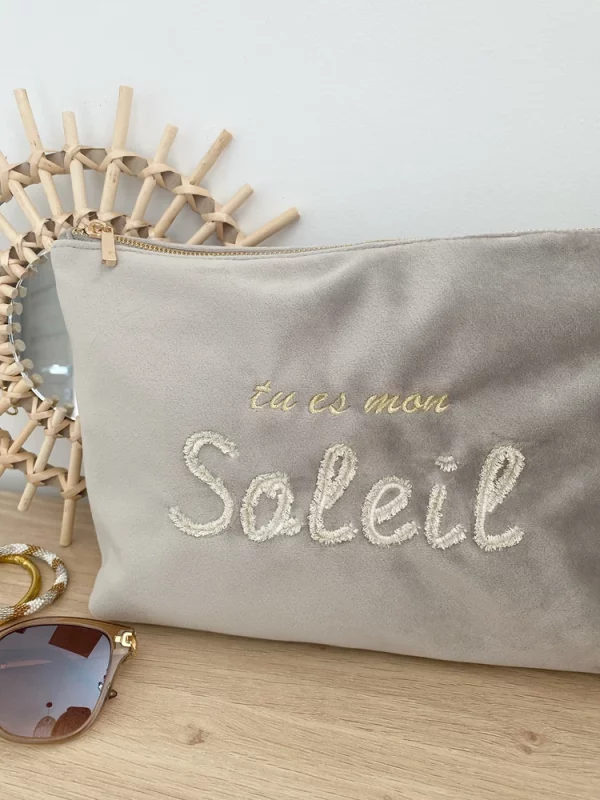 pochette brodée